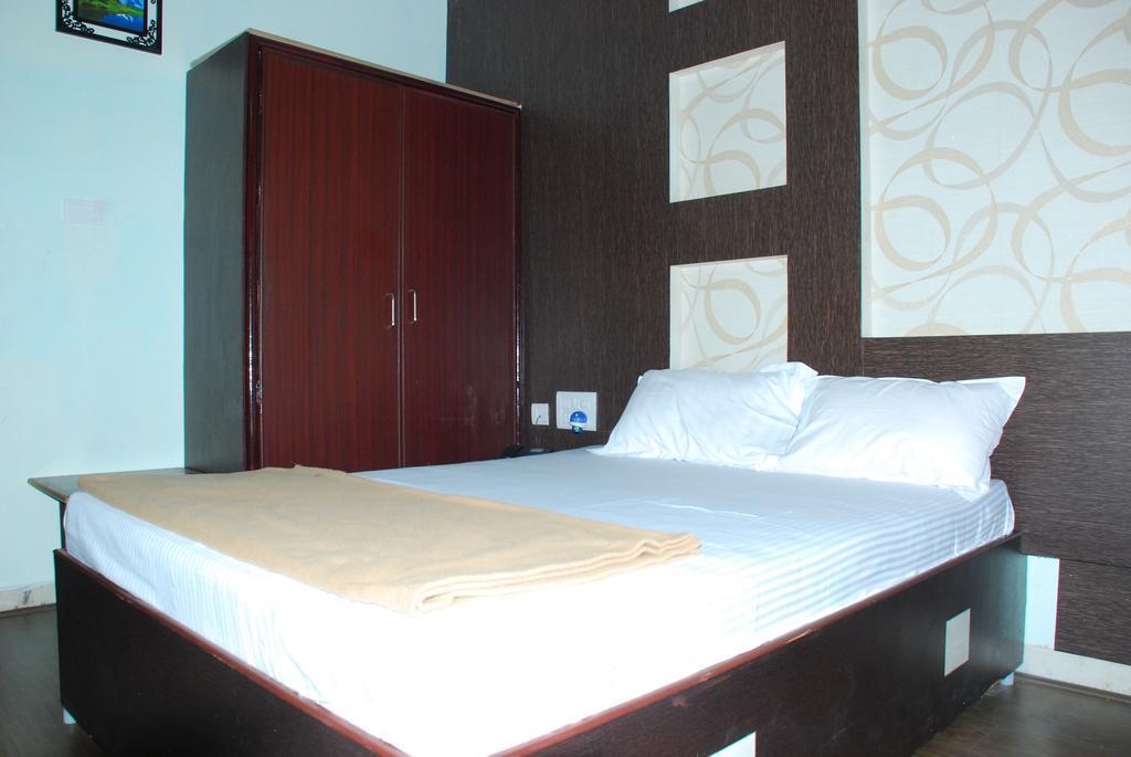 Jayalakshmi Residency Hotel Tirupati Værelse billede