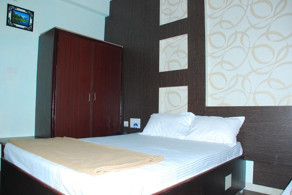 Jayalakshmi Residency Hotel Tirupati Værelse billede