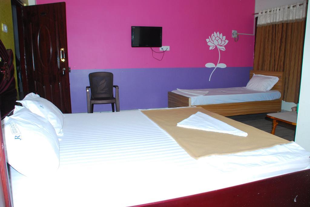 Jayalakshmi Residency Hotel Tirupati Værelse billede