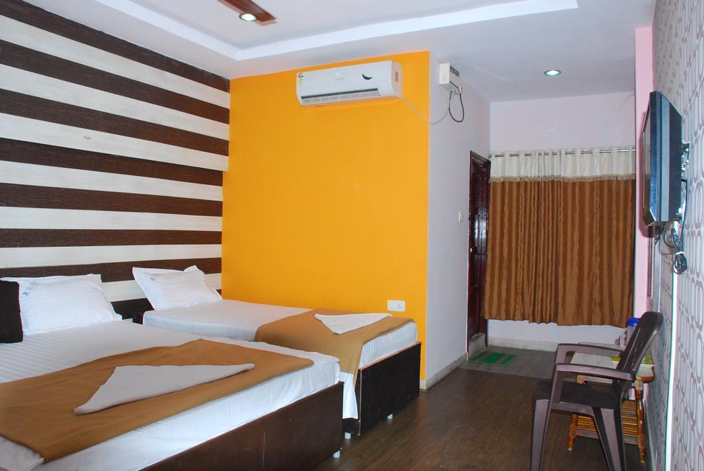 Jayalakshmi Residency Hotel Tirupati Værelse billede